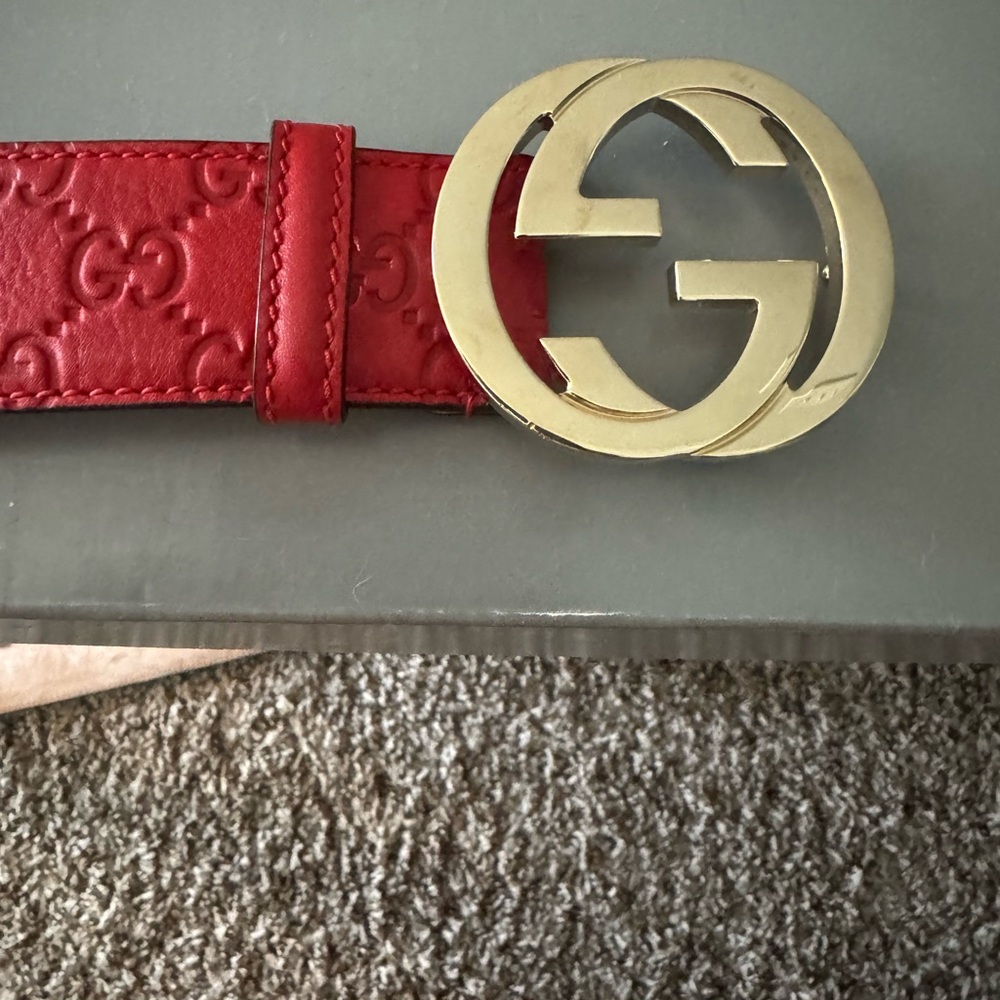Gucci Red Embossed Leather Belt with Gold Double G Buckle - Picture 2 of 4